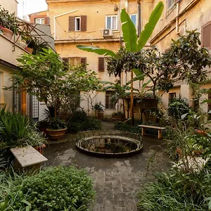 https://the-secret-loft-garden.it-romehotels.com