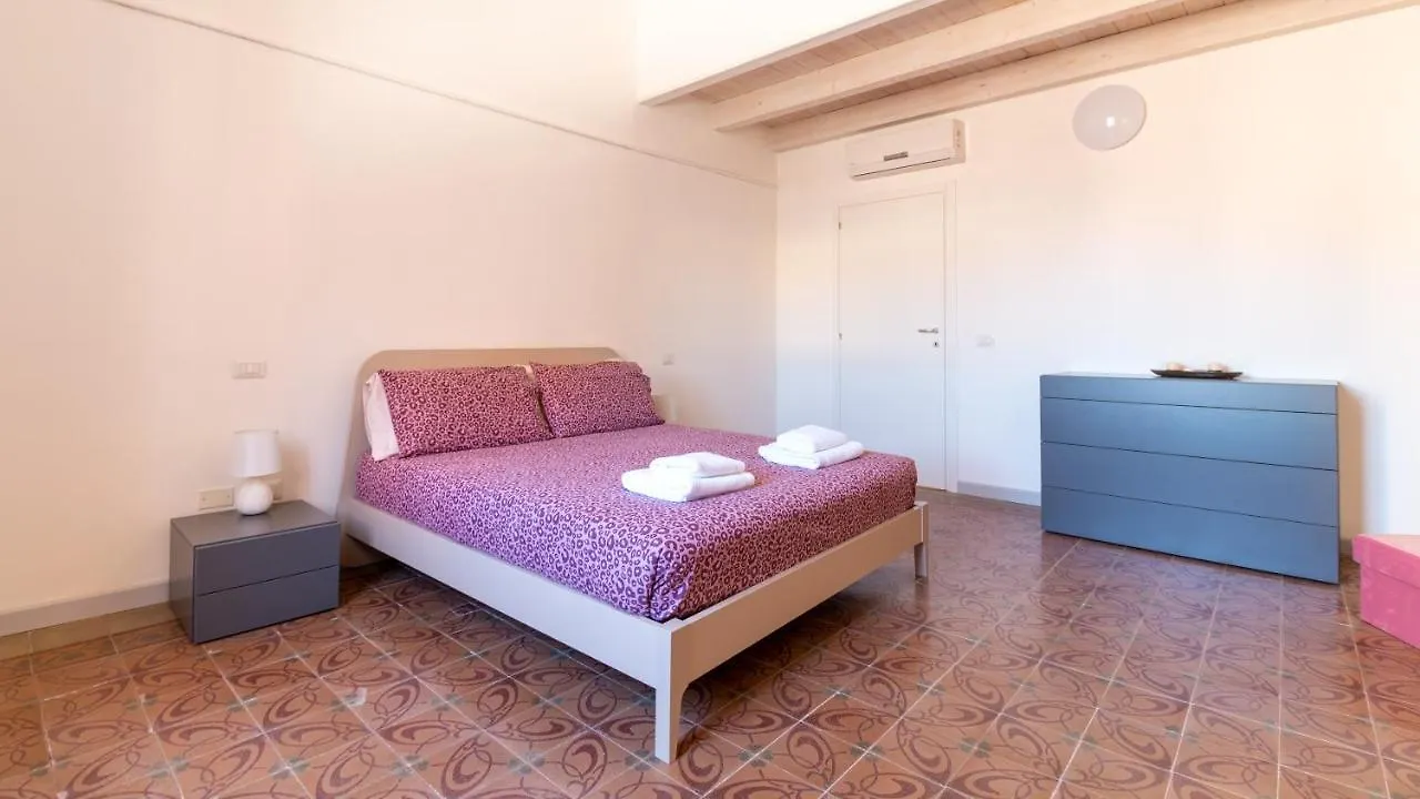 Sardinianworld - Xenia Boutique Apartment Oristano