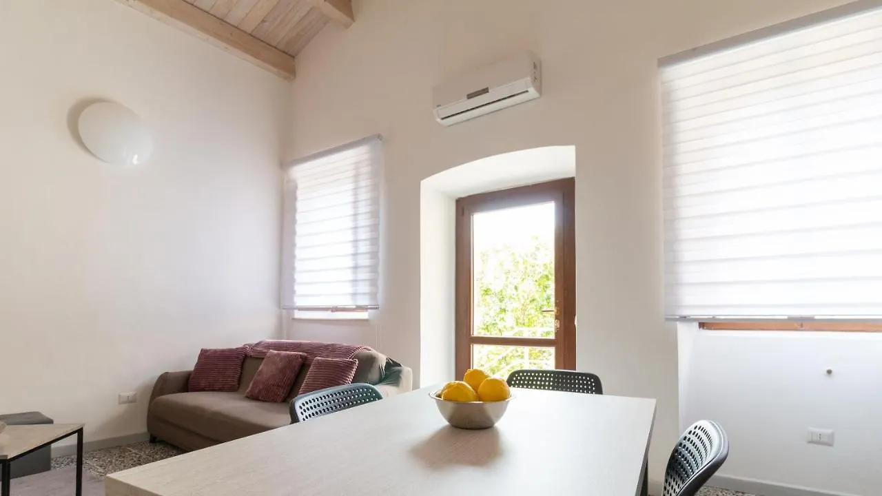 Sardinianworld - Xenia Boutique Apartment Oristano