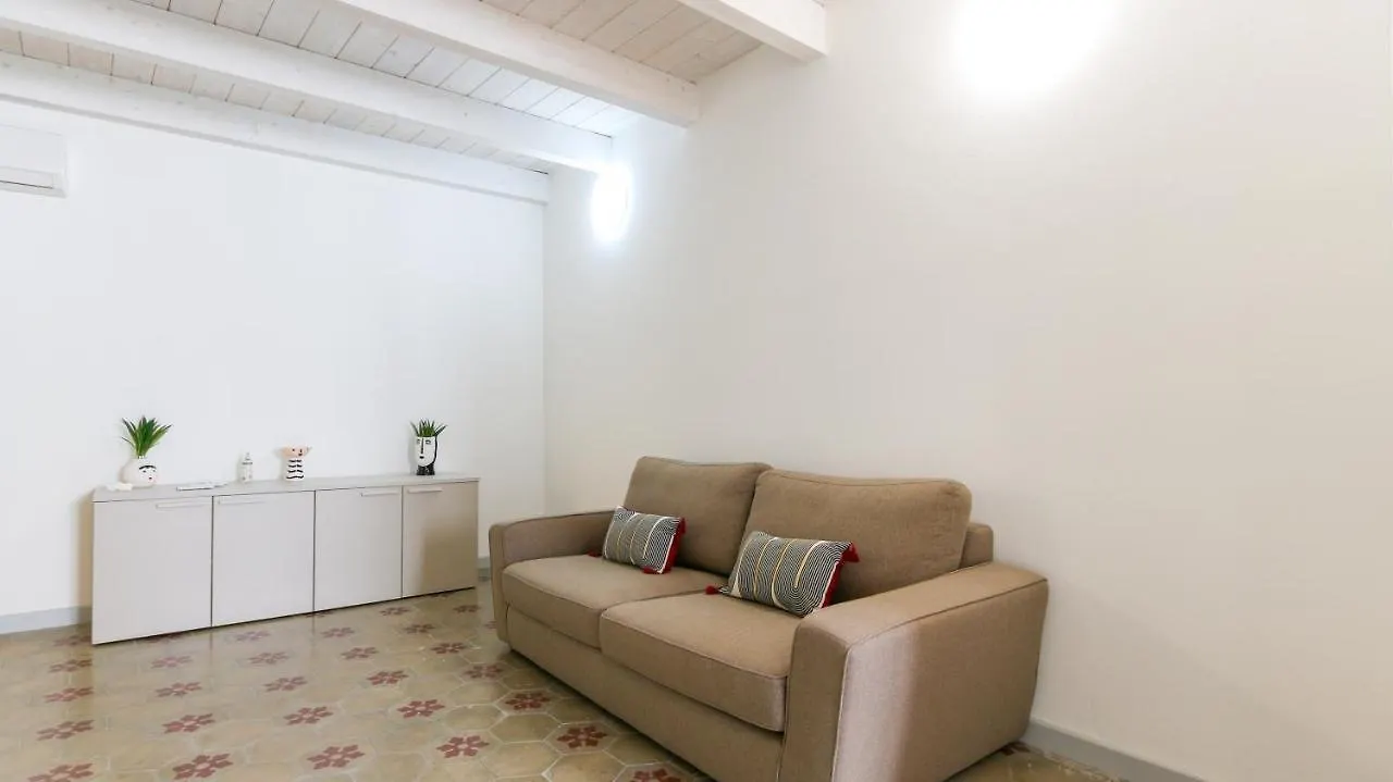 Sardinianworld - Xenia Boutique Apartment Oristano