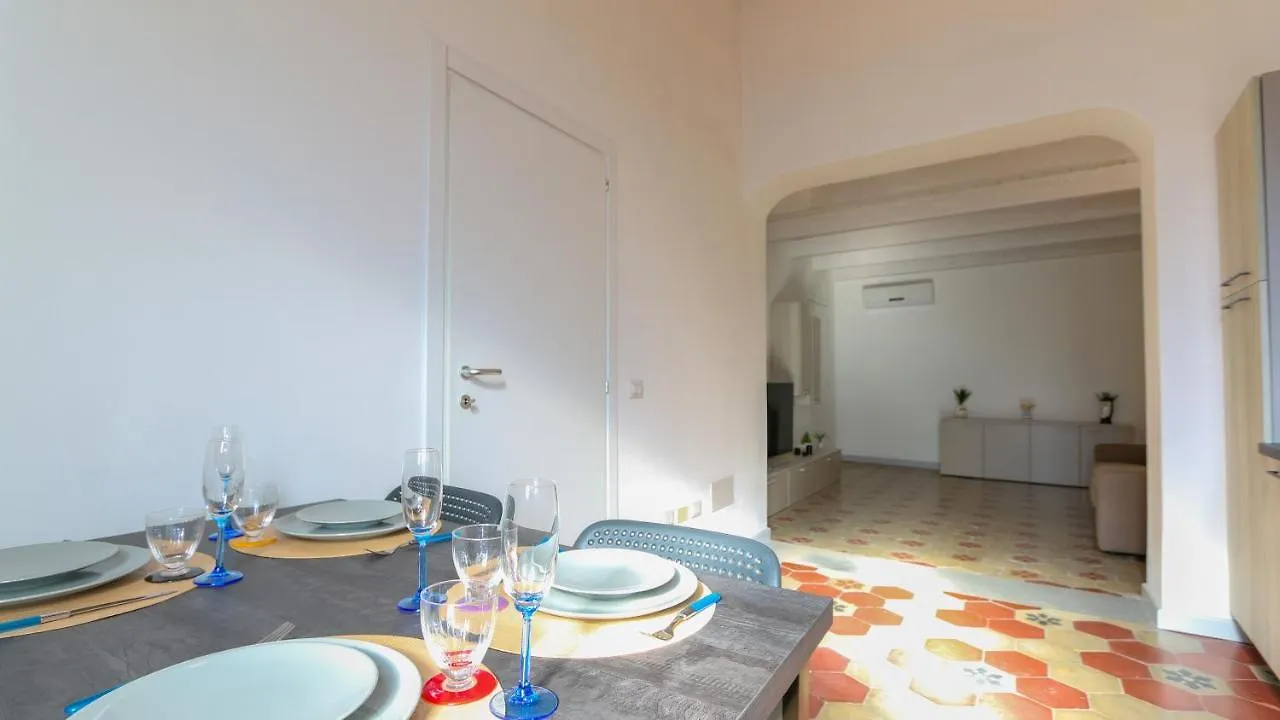 Sardinianworld - Xenia Boutique Apartment Oristano
