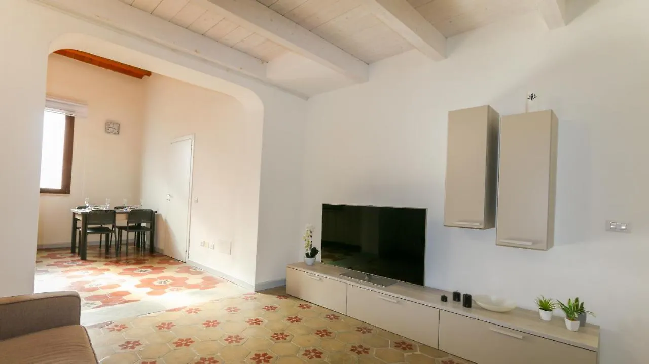 Sardinianworld - Xenia Boutique Apartment Oristano